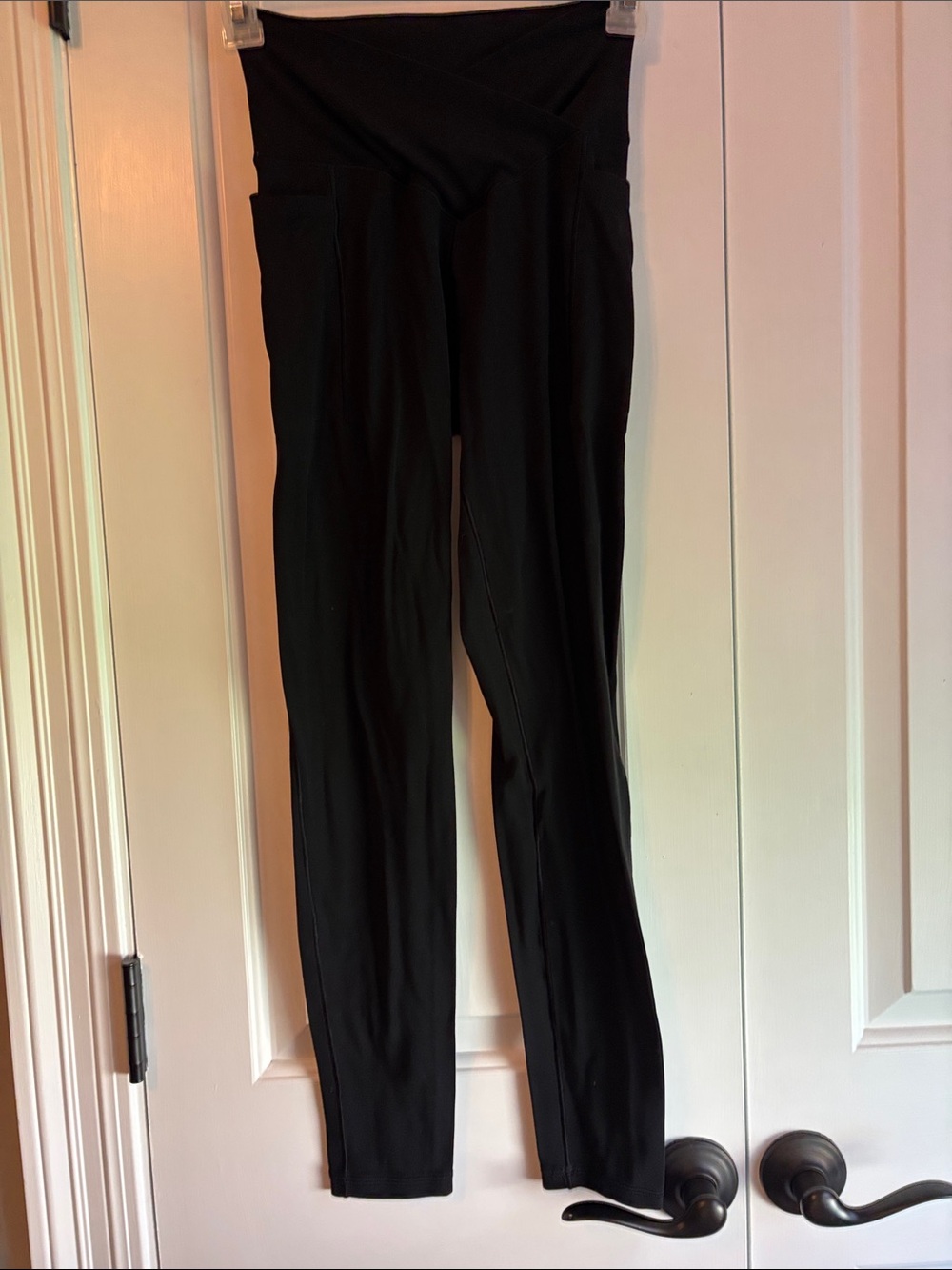 High-Waist Black Leggings with Pocket